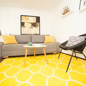 https://crazy-duck-hostel.bucharesthotelsnow.com